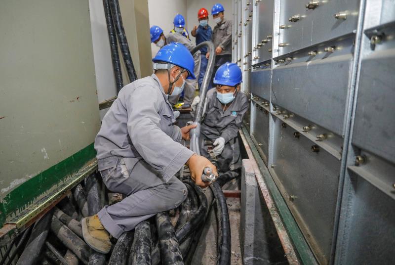 与时间赛跑，为生命加速 电力员工星夜鏖战为医院用电“增容”