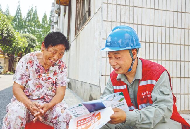 黄凡：心里有客户，工作有动力