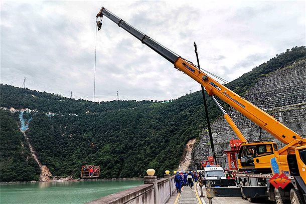 大渡河开辟水上生命通道驰援地震重灾区