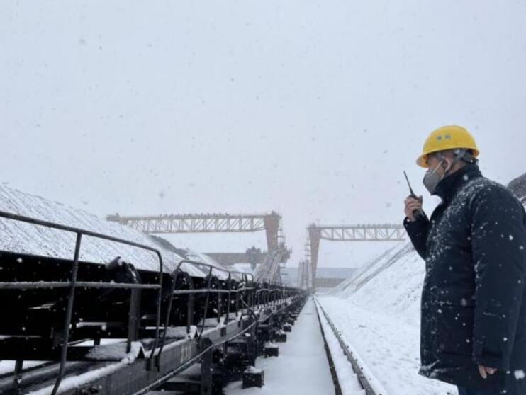 中国华能抗击冰雪 全力确保能源安全稳定供应