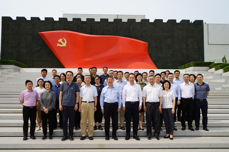 章建华带队赴中国共产党历史展览馆开展党纪学习教育主题党日活动