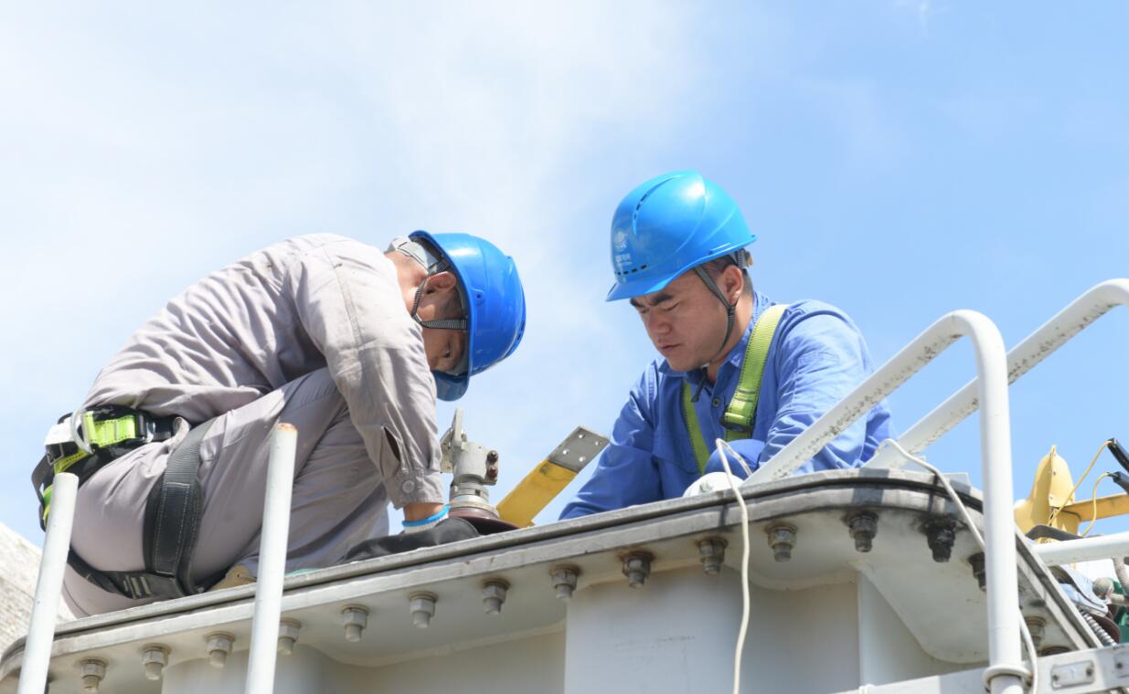 国网余姚市供电公司：消缺排患战高温 迎峰度夏保电稳