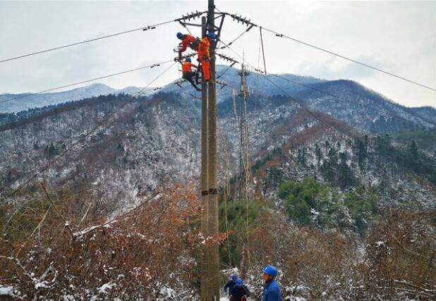 国网霍山县供电公司全力应对今冬第一场“雪考”