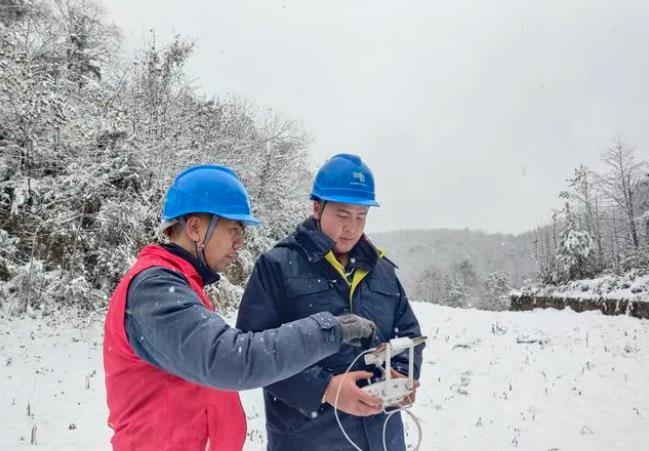 贵州瓮安供电局启动低温雨雪凝冻灾害III级响应紧急抢修保供电